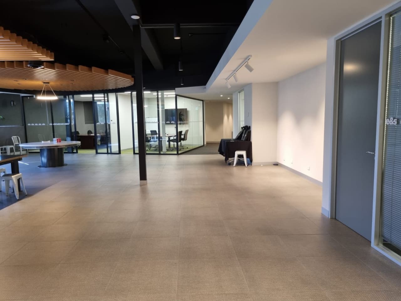 interior-office-cleaning